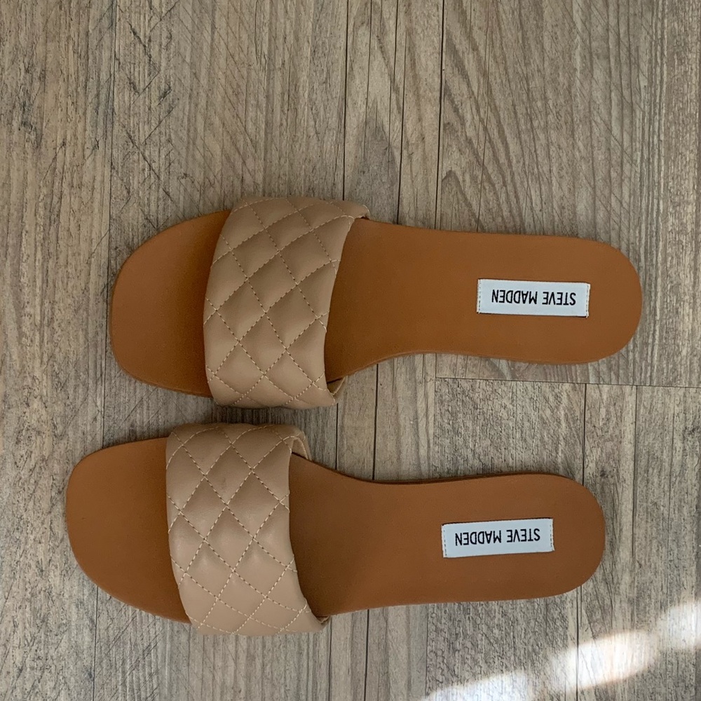 BRAND NEW- STEVE MADDEN SANDALS